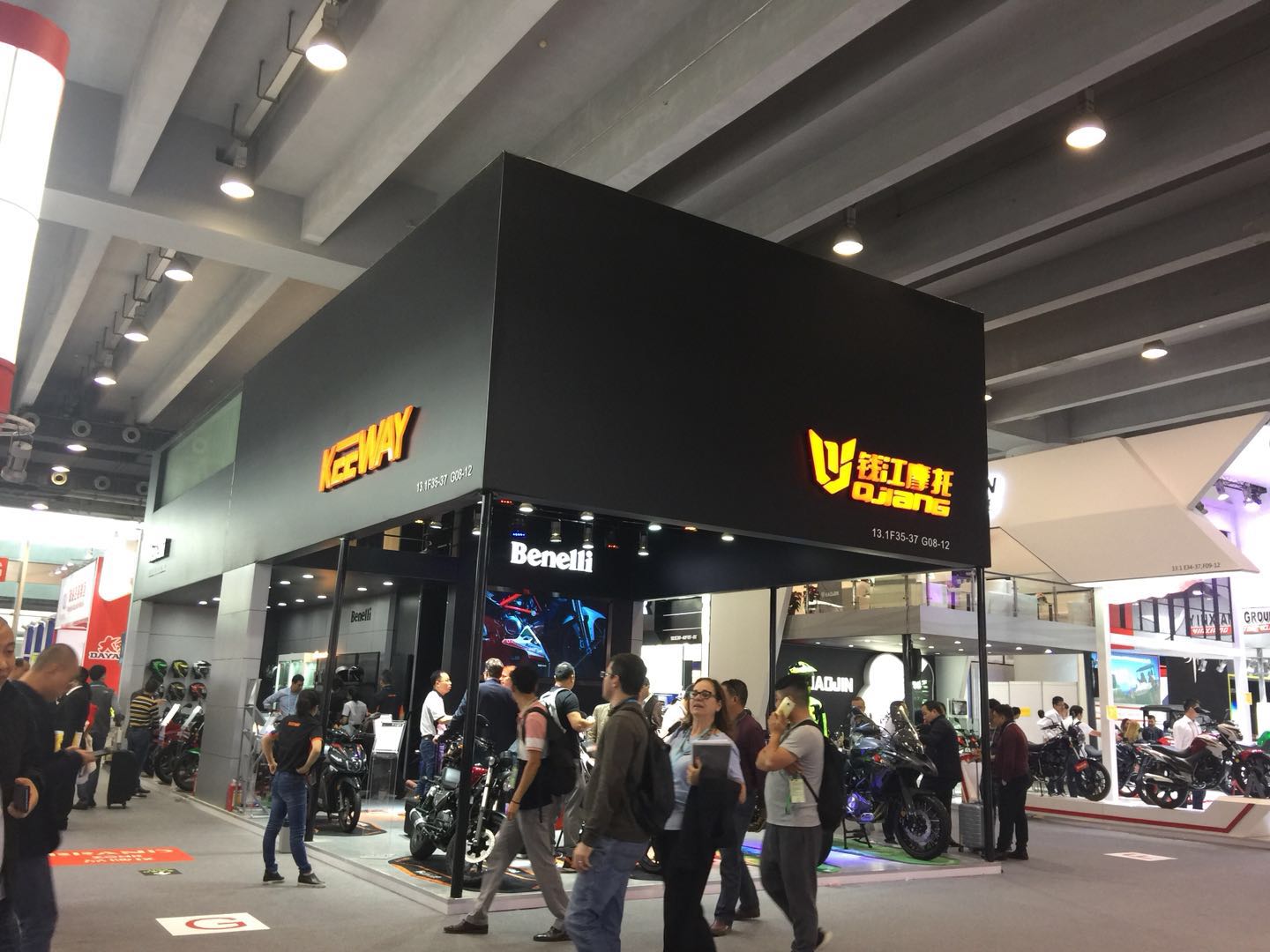 黑色復古特裝展臺設計，2021北京國際摩托車展覽會指定展臺搭建商！